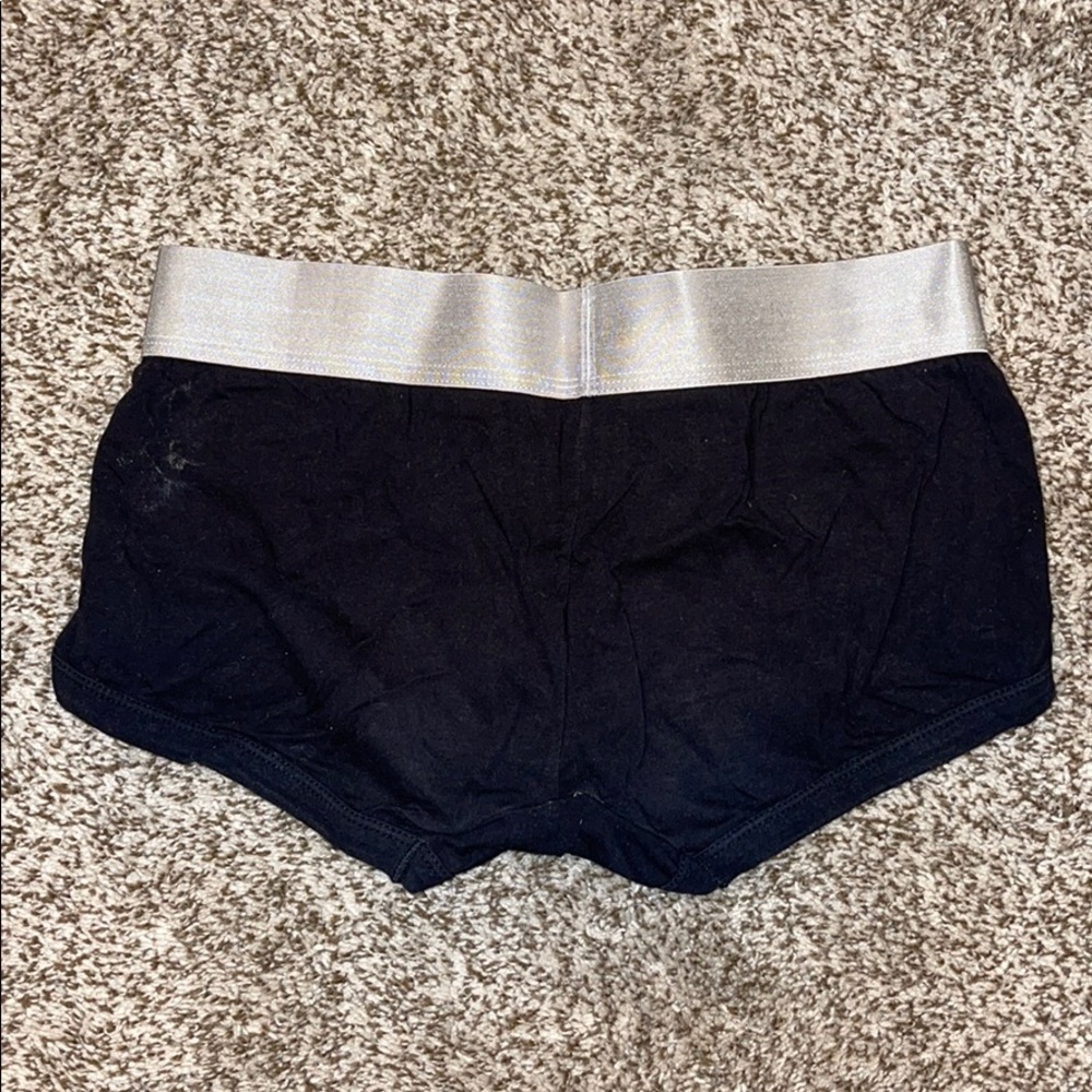 Calvin Klein - Picture 2 of 2
